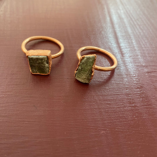Assorted Green Kyanite Copper Ring