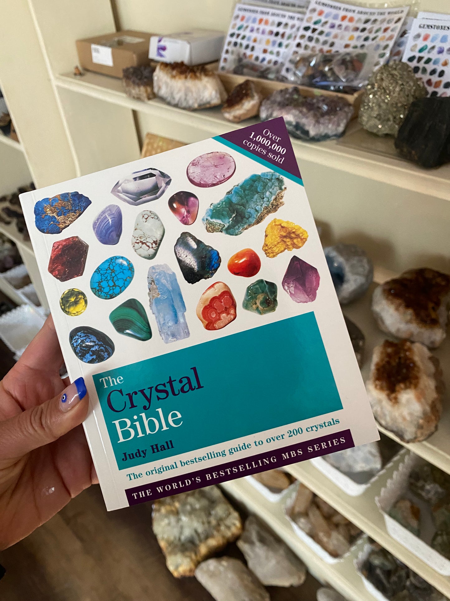 The Crystal Bible - Judy Hall- Volume 1